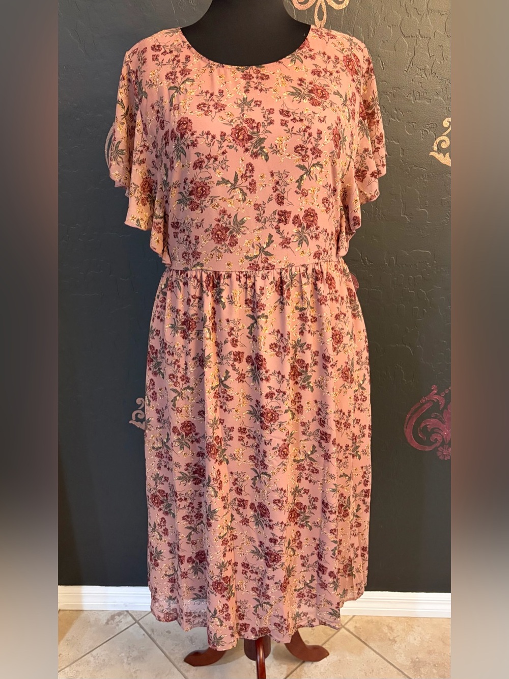 BloomChic Pink Floral Ruffle-Sleeve Midi Dress